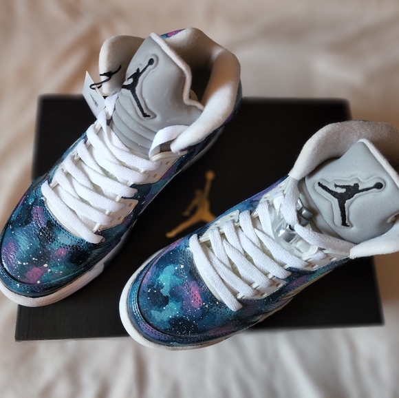 💥NIB💥 AIR JORDAN 5 RETRO BG - Custom Painted Design (Size 5) - Picture 3 of 5